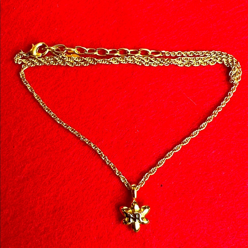 Nina Ricci Gold-tone Floral Necklace Chain w. pendant chocker vintage